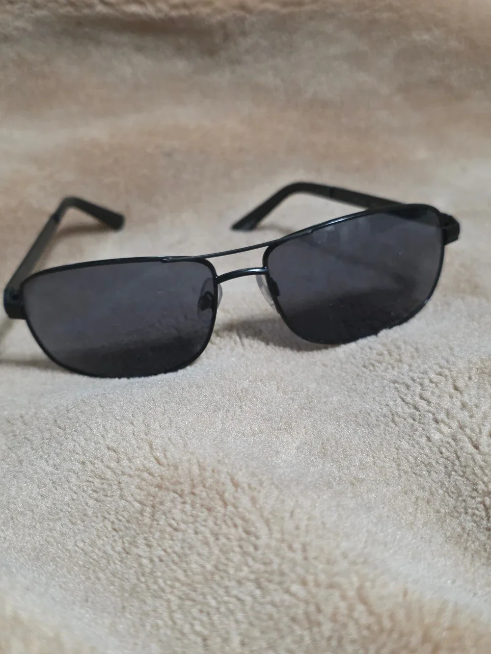SR1116 Rectangular Sunglasses Black Metal Frame